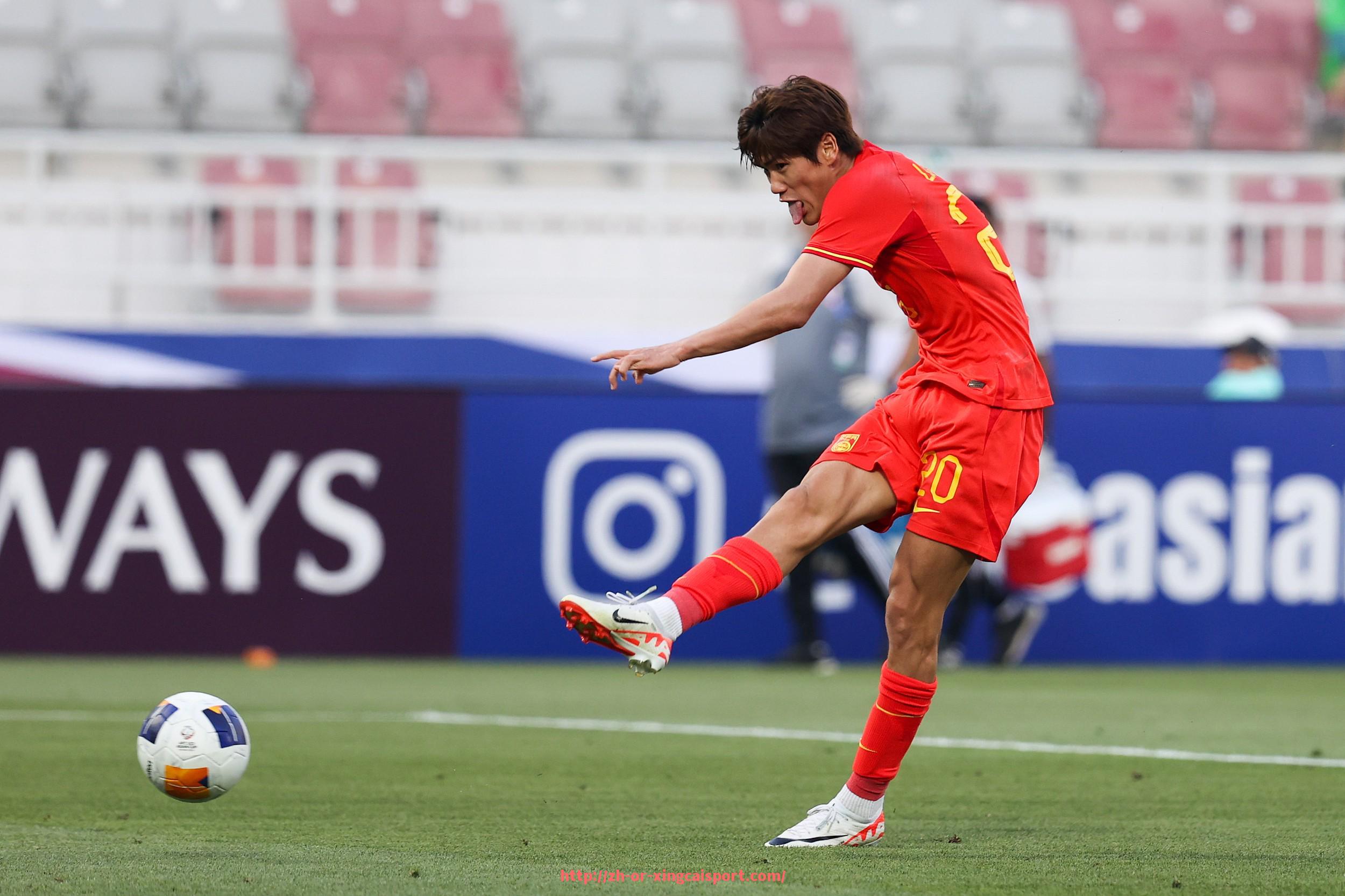 杏彩体育-法甲防守模式全解析:区域盯人、压迫与收缩对比